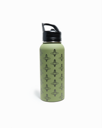 Stainless steel insulated water bottle, double-wall design for hot and cold drinks, leak-proof and easy to clean.